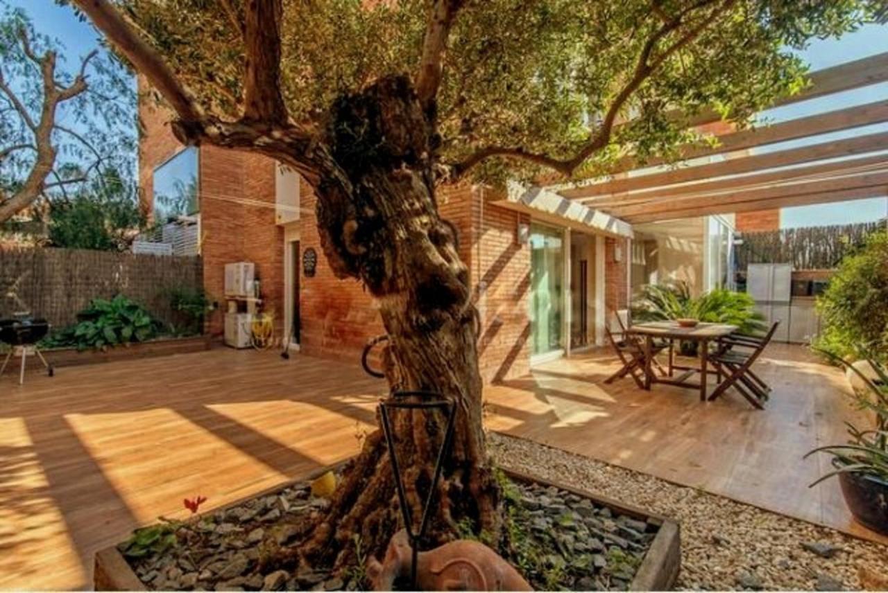 Bonito Duplex Con Piscina En Barcelona&Playa Apartment Tiana Luaran gambar