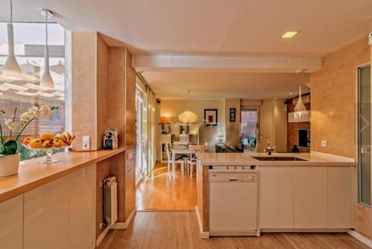 Bonito Duplex Con Piscina En Barcelona&Playa Apartment Tiana Luaran gambar